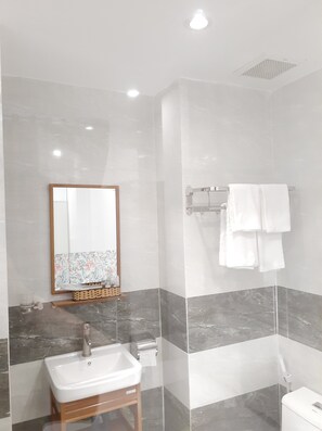 Standard Double Room Single Use | Bathroom | Slippers, towels