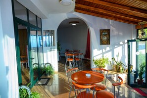 Lobby sitting area - Hotel Joni Restaurant (Buçimas)