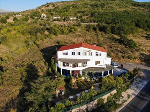 Property grounds - Hotel Joni Restaurant (Buçimas)