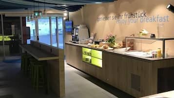 Free daily continental breakfast