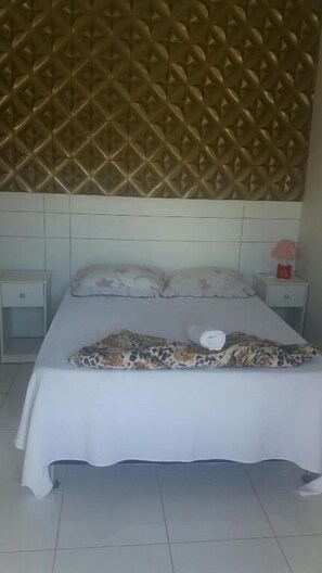 Minibar, free WiFi, bed sheets
