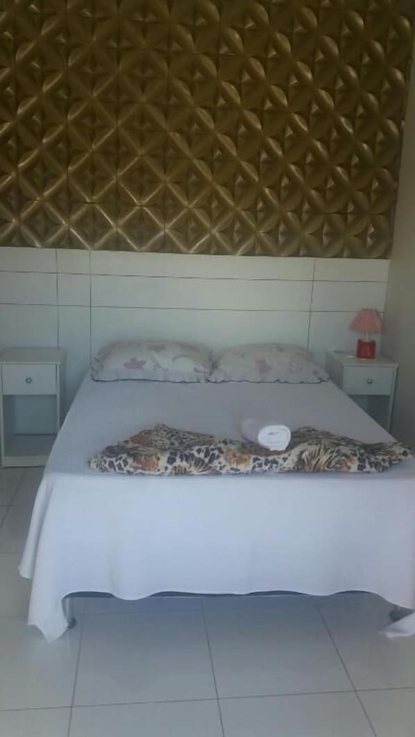 Frigobar, Wi-Fi de cortesia, roupa de cama