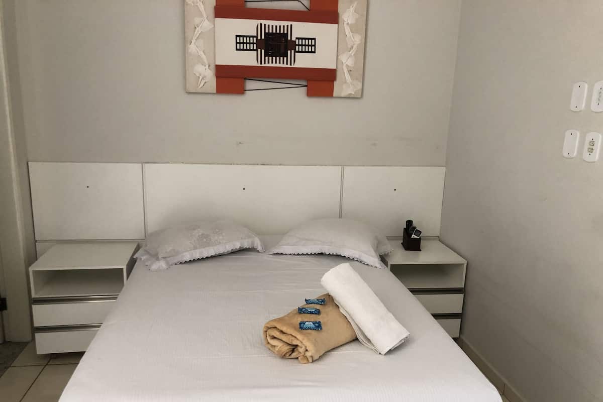 Minibar, free WiFi, bed sheets