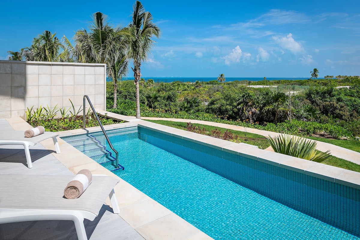 Catalonia Grand Costa Mujeres Swim Up Suite