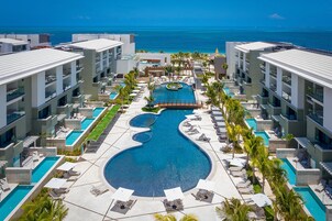 2 piscinas al aire libre, sombrillas, sillones reclinables de piscina