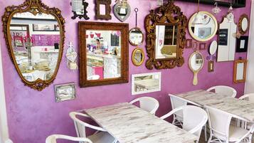 Colazione (6.5 EUR a persona)