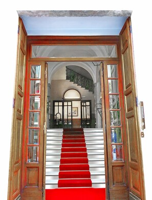 Property entrance - NIK King Rooms (Rome)