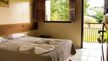 Quarto casal luxo | Frigobar, Wi-Fi de cortesia, roupa de cama