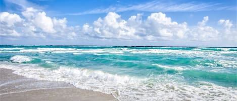 Beach nearby, sun loungers, beach umbrellas, beach towels