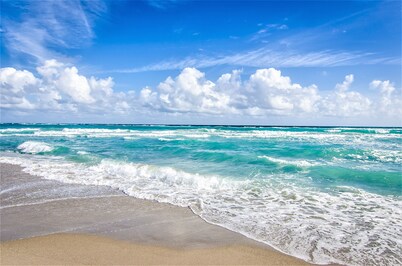  2/2 Luxury Resort Villa  Jupiter Bay near beach  