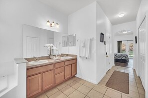 4 bedrooms, in-room safe, iron/ironing board, WiFi