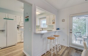 Fridge, microwave, oven, stovetop - 72 Pelican Bay | AvantStay | Community Pool, Decks (Isle of Palms)