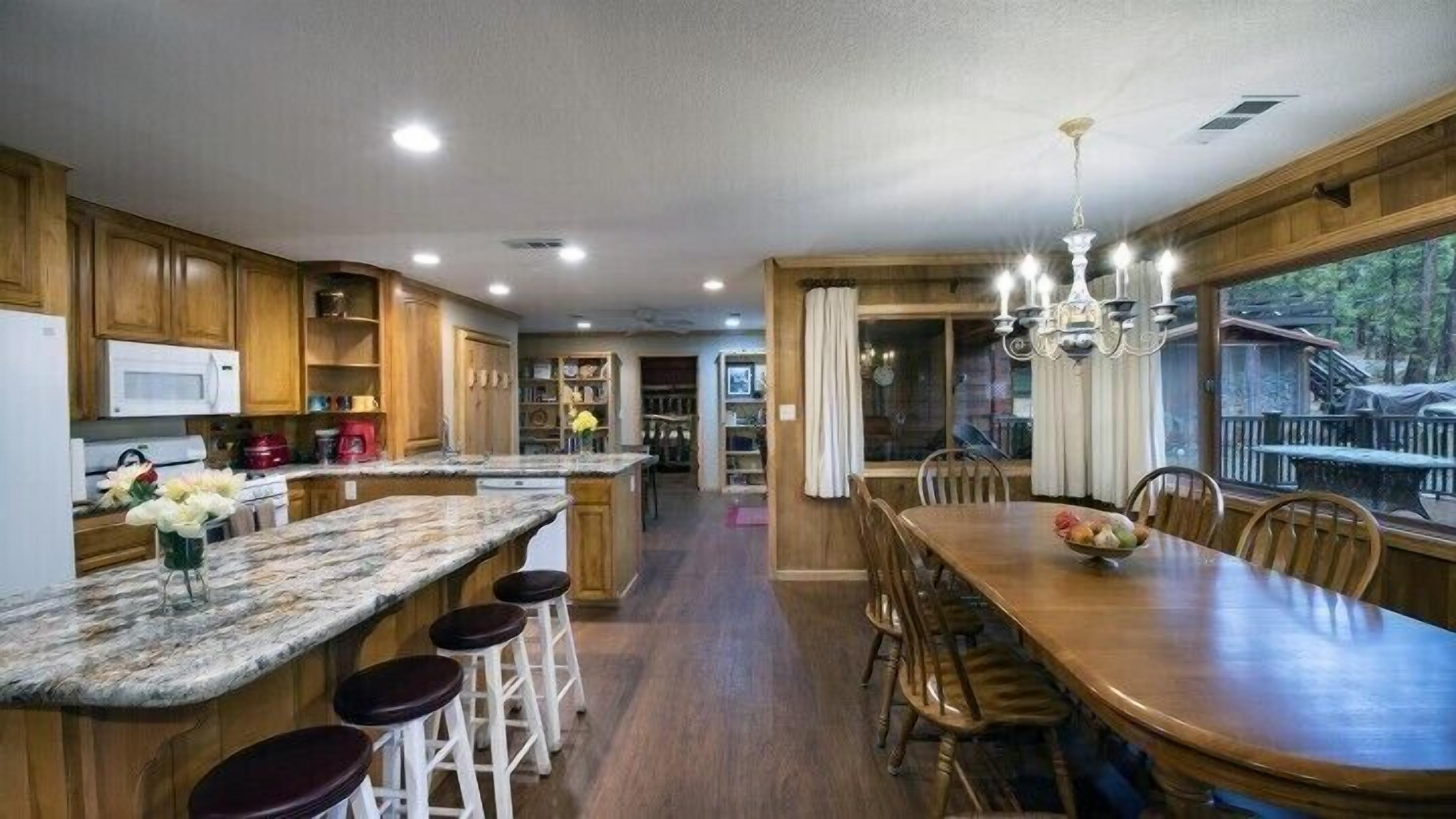 Cabin | Private kitchen | Fridge, microwave, oven, dishwasher