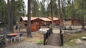 Exterior - Scenic Wonders Buss Stop 3 Bedrooms (Yosemite National Park)