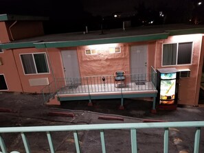 Property grounds - Travis Lodge Motel 16 (Oakland)