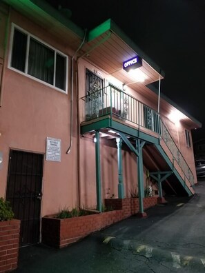 Front of property - Travis Lodge Motel 16 (Oakland)