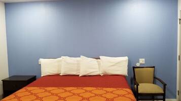 Non-Smoking | Desk, soundproofing, iron/ironing board, free WiFi