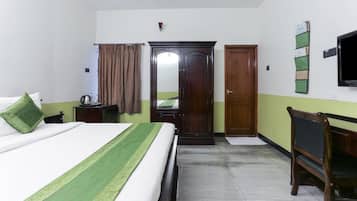 1 bedroom, desk, WiFi