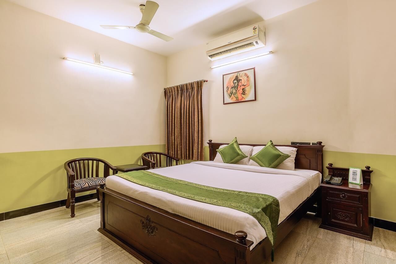 1 bedroom, desk, WiFi