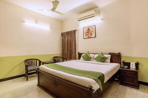 1 camera, una scrivania, Wi-Fi