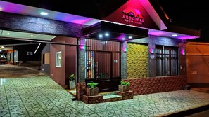 Front of property – evening/night - Arcoíris Residencial (Puerto Iguazú)