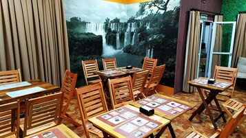 包含每日自助早餐