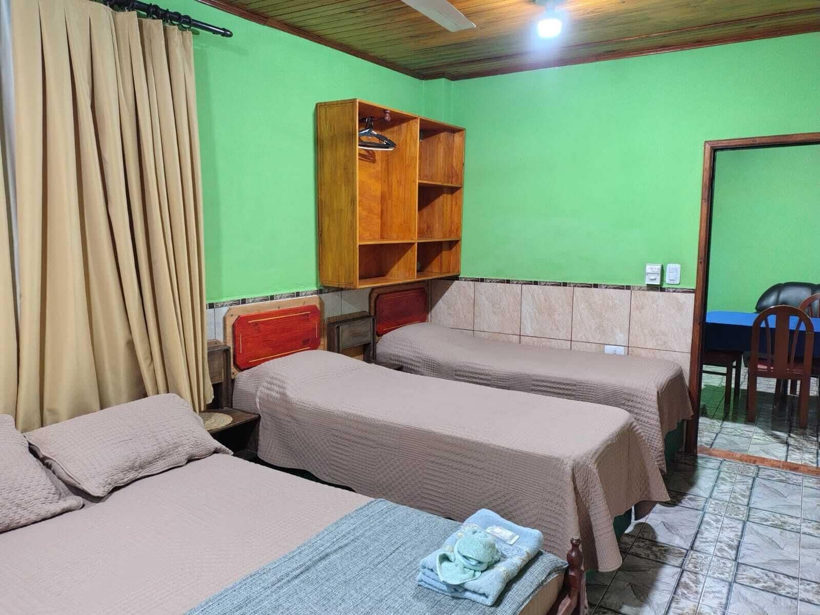 Vierpersoonskamer | Verduisterende gordijnen, gratis wifi