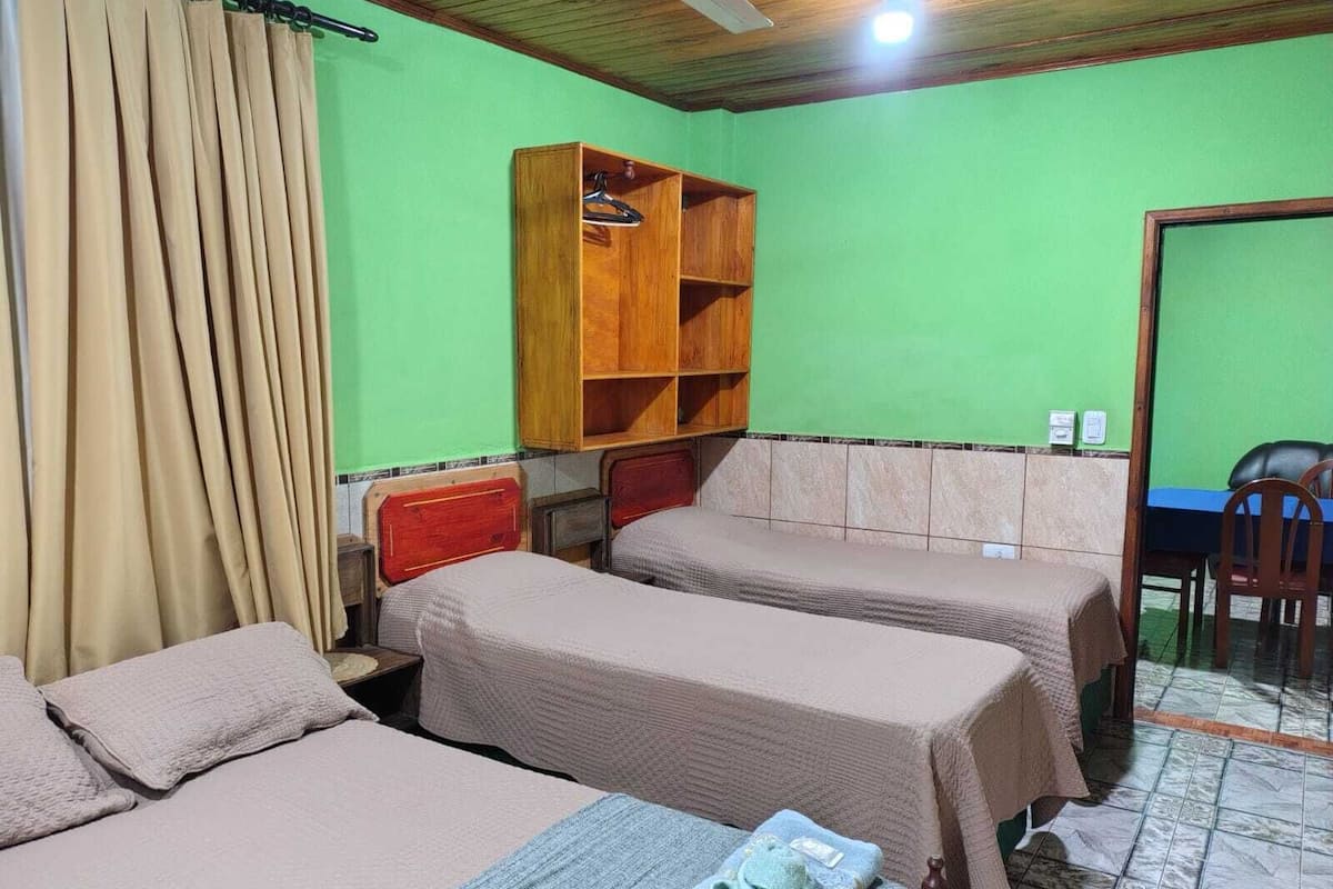 Vierpersoonskamer | Verduisterende gordijnen, gratis wifi