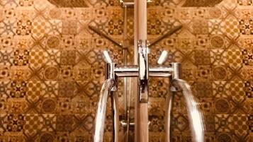 Standard Twin Room | Pancuran Bilik Mandi