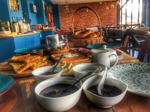 包含每日自助早餐