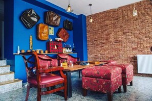 Lobby sitting area - Chemodann Kazbegi (Kazbegi)