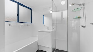 Baignoire, serviettes fournies