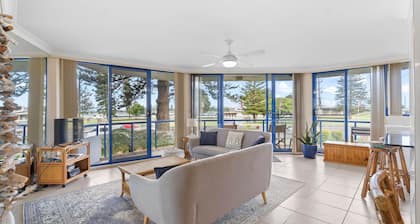 Heritage 102 - Central Tuncurry Location!