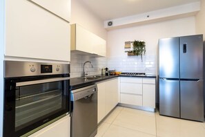 Fridge, microwave, oven, stovetop