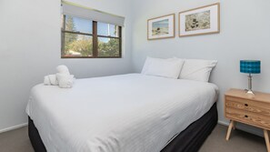 4 bedrooms, iron/ironing board, WiFi