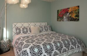 Apartment | 2 bedrooms, pillowtop beds, individually decorated - Montclair Apartment (Montclair)