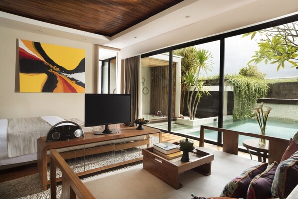 Télévision à écran plat, lecteur de DVD