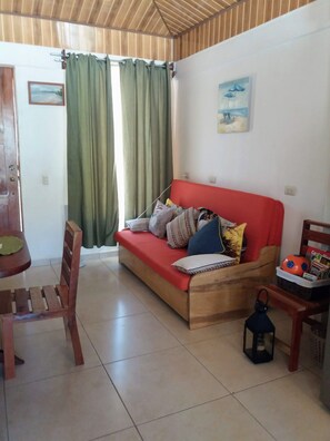 Family House, 2 Bedrooms, Kitchen, Mountain View | Living room