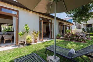 Outdoor dining - PAPAYA GARDEN VILLA, 3BR, 2BA, up to 8 Guests, 5' drive from Chaweng Beach (chaweng)