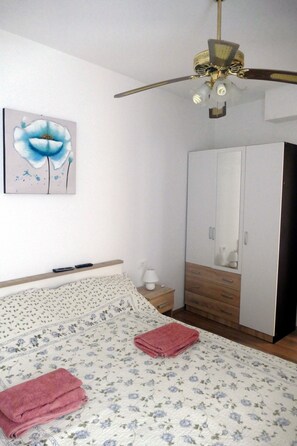 2 soverom, lydisolert, strykejern/-brett og wi-fi