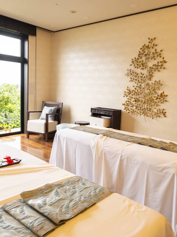 Couples treatment room(s), body treatments, aromatherapy, massages