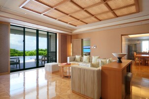 Presidential Pool Villa House 100 | Premium bedding, pillowtop beds, in-room safe, individually decorated