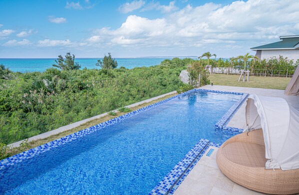 Ropa de cama de alta calidad y camas con pillow-top 