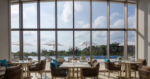 2 restaurants, breakfast, lunch, dinner served; Japanese cuisine 