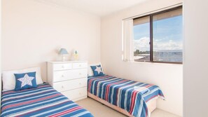 2 bedrooms, iron/ironing board, bed sheets - Seabreeze 4 - Opposite Tuncurry Bowling Club! (Tuncurry)