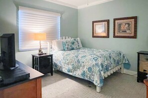 2 bedrooms, iron/ironing board, free WiFi