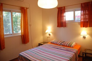 1 chambre, coffres-forts dans les chambres, fer et planche à repasser