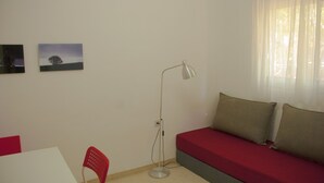 TV - Shira apartment in a lovely garden (Herzliya)
