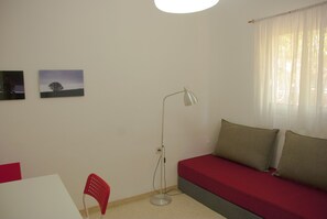 TV - Shira apartment in a lovely garden (Herzliya)