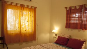 1 bedroom, in-room safe, iron/ironing board, WiFi - Shira apartment in a lovely garden (Herzliya)